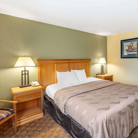 Rodeway Inn South Hutchinson Exteriér fotografie