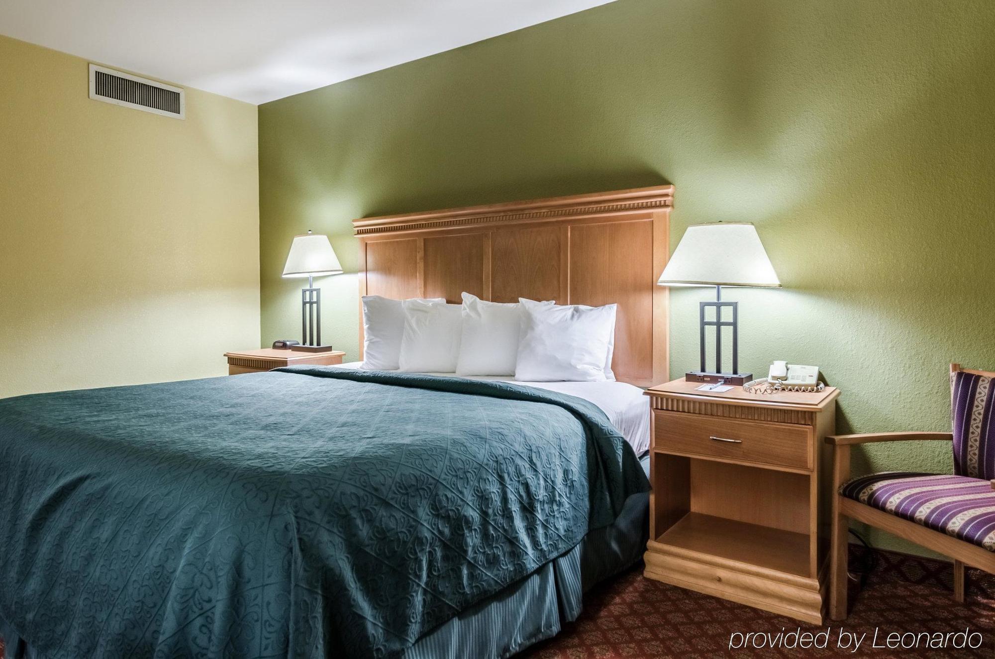 Rodeway Inn South Hutchinson Exteriér fotografie