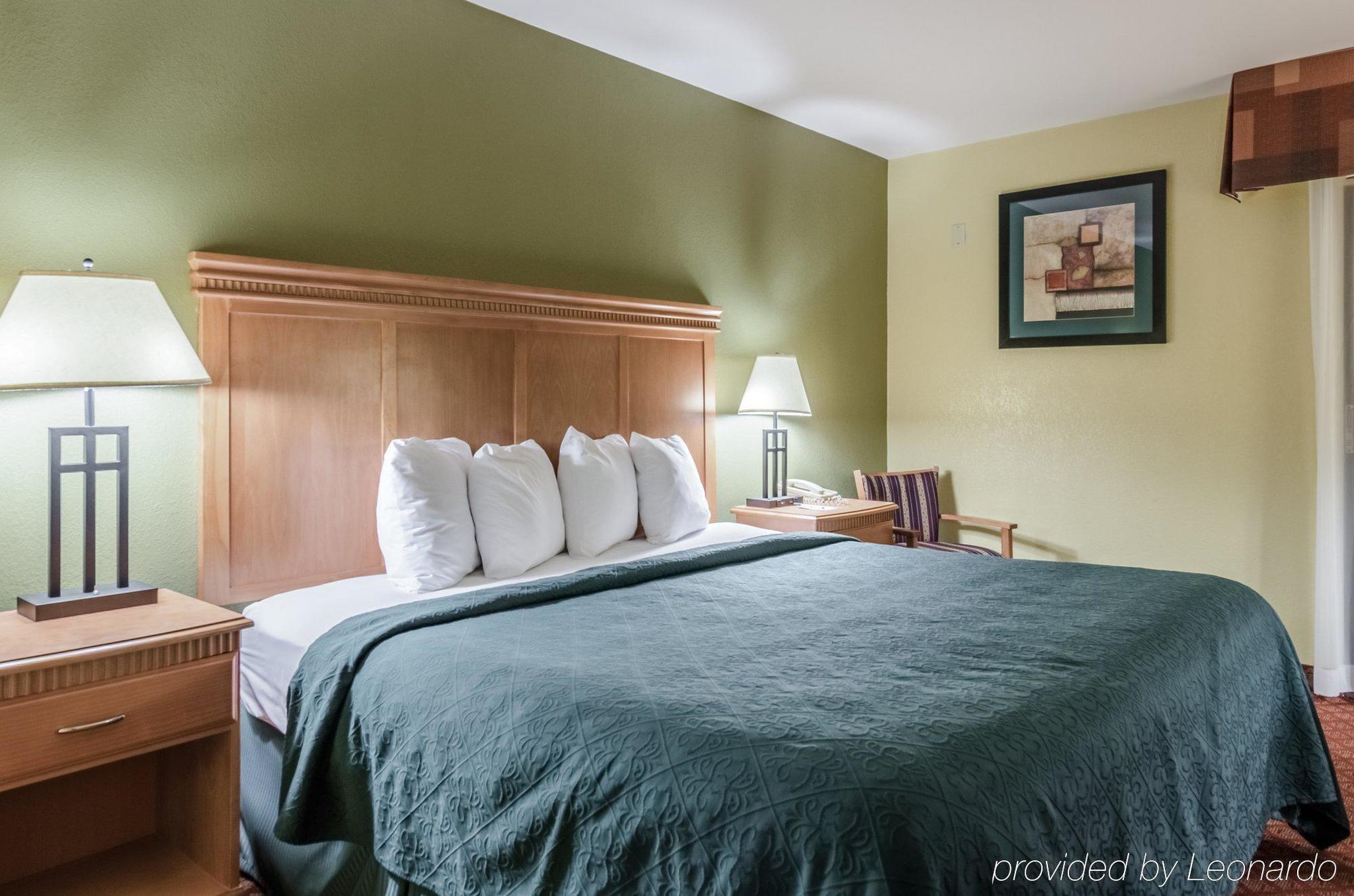 Rodeway Inn South Hutchinson Exteriér fotografie