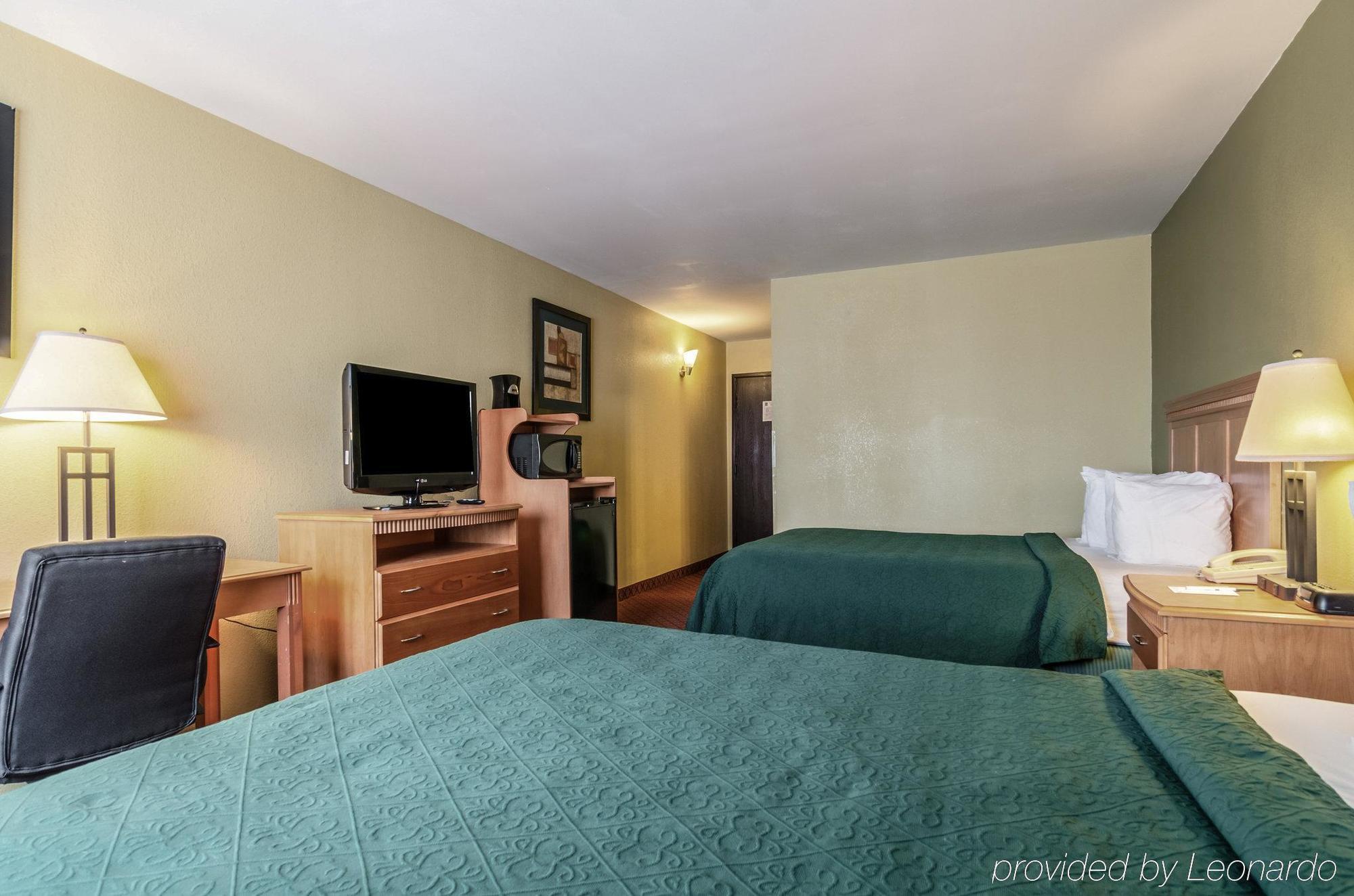 Rodeway Inn South Hutchinson Exteriér fotografie